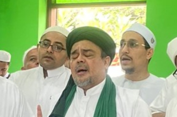 Ceramah Habib Rizieq Shihab di Desa Pegundan, Kecamatan Petarukan, Kabupaten Pemalang, Jawa Tengah, berubah ricuh setelah bentrokan terjadi antara dua organisasi masyarakat pada Rabu malam, (23/7). (X@SayyiidHaddaad)